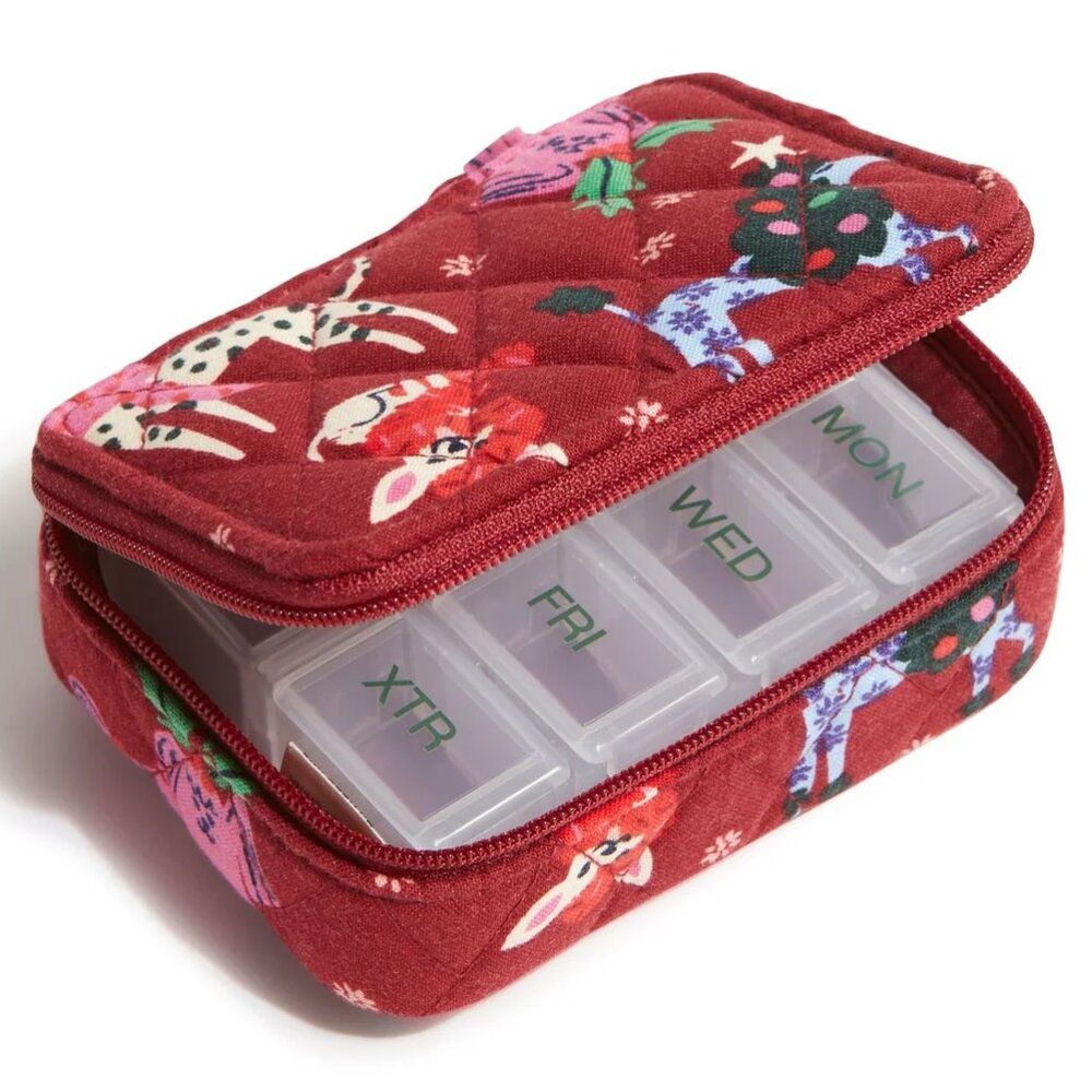 Vera Bradley Outlet Essential Travel Pill Case in Holiday Hounds/NWT - Picture 2 of 6